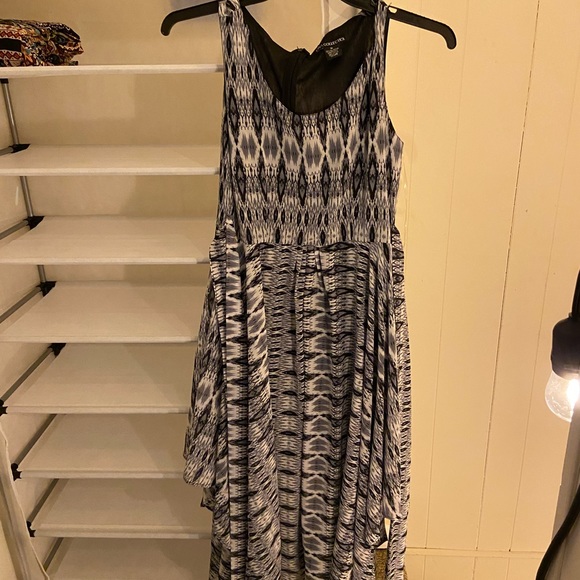 Diva Collection Size Medium Pattern dress - Picture 2 of 9